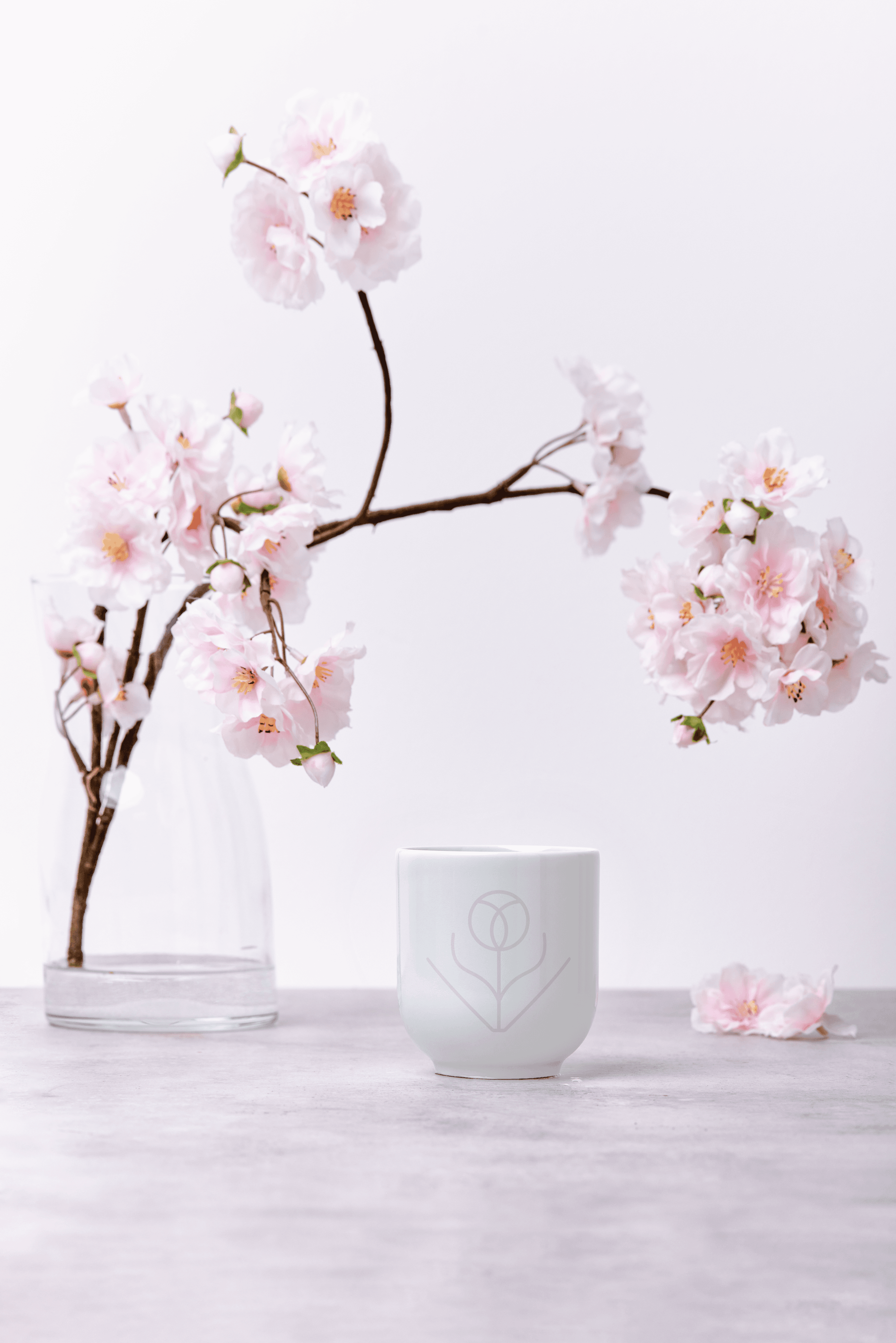 Branded cup with blossoms